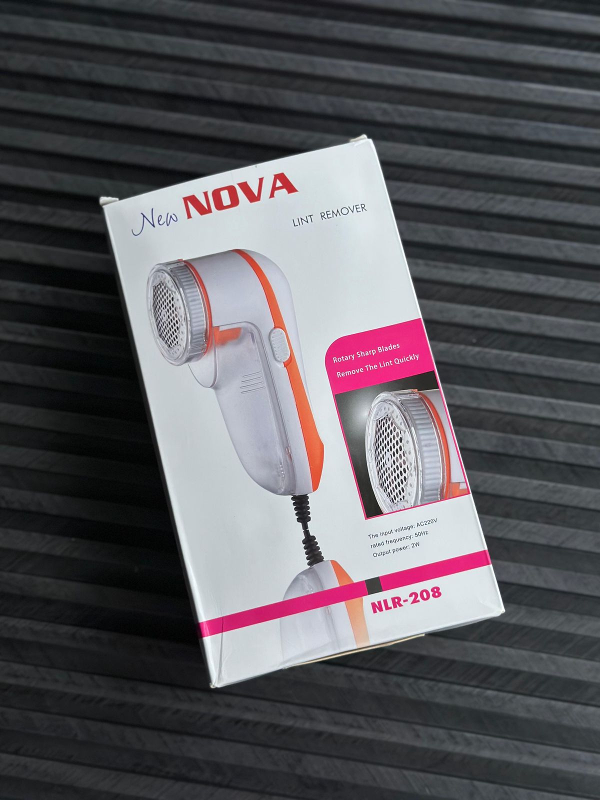 Portable Electric Fabric Lint Remover & Fuzz Shaver – Rechargeable Clothes Defuzzer